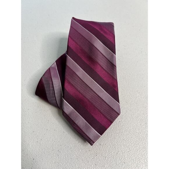 Calvin Klein Purple Striped Pattern 100% Silk Designer Tie - Picture 1 of 7
